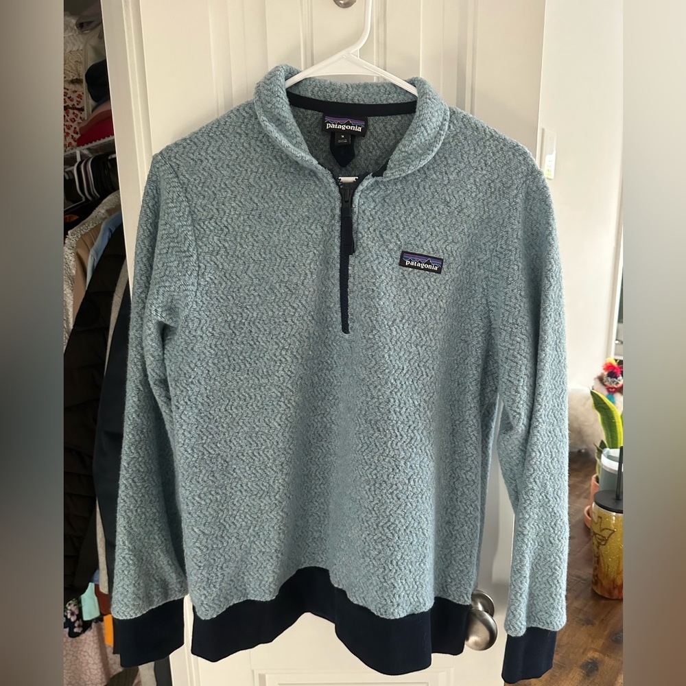 Patagonia pull over fleece. Size M